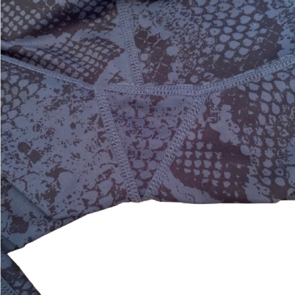All Fenix Anthropologie 7/8 Navy Snake Leggings - M - Picture 6 of 9